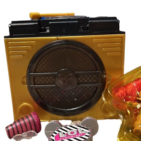 LOL Surprise Doll Remix Hair Flip Stix Queen with Record Player & Accessories - Picture 6 of 12